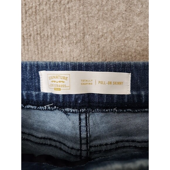 Signature Levis Total Shaping Pull-On Skinny Jeans Womens 4 Short Blue NWOT - Picture 7 of 10